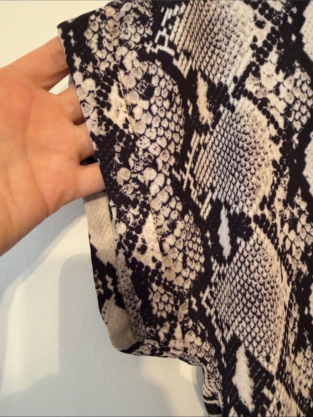 PINK ROSE Snake Print Short Sleeve Blouse - Black & White - Picture 4 of 8